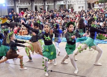 A través del arte, los niños invitaron a reflexionar sobre el cuidado del medioambiente
