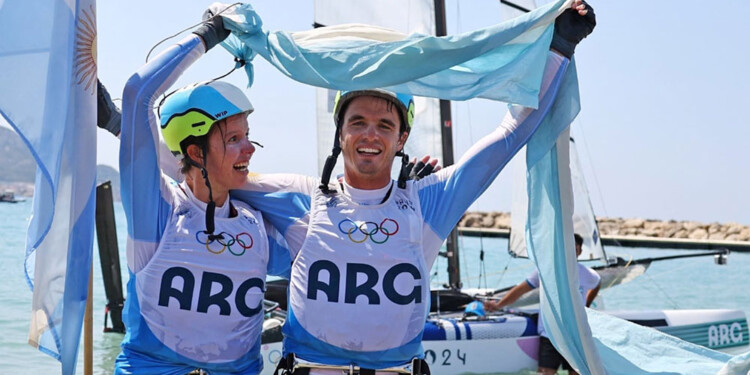 Los argentinos Mateo Majdalani y Eugenia Bosco consiguieron hoy el segundo lugar en Vela.
