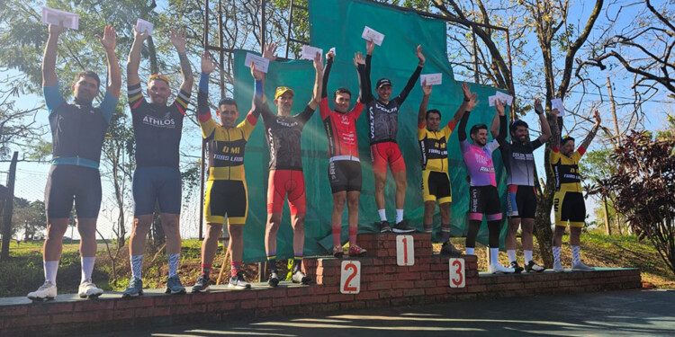 AL PODIO. Diego Báez fue el más rápido y se subió al lugar de privilegio.