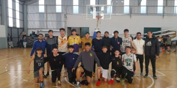 ESPERANDO EL DÍA. La categoría U-15 de la tierra colorada es una de las tres que viajará a tierras brasileñas / Gentileza Misiones Básket