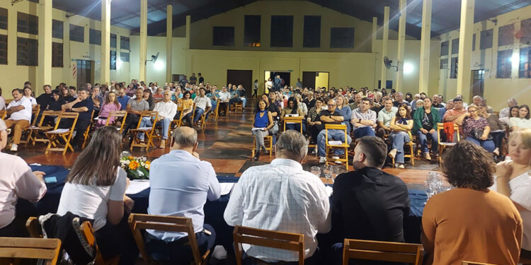 ¿TODO COCINADO? En la jornada, previo a la asamblea, circuló una lista con los nombres de los delegados que iban a ser votados, a los cuáles finalmente se los consagró. Ahora resta el reparto de cargos.