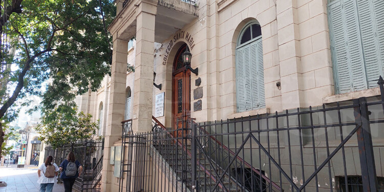 PIDEN DEFINICIONES. Padres llevarán actas de lo ocurrido ayer al SPEPM.