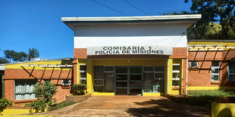 EN BUSCA DE PISTAS. Personal de la comisaría Primera intervino por jurisdicción. Analizaban cámaras de la zona.