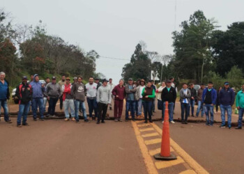 Tabacaleros cortaron la ruta en San Antonio