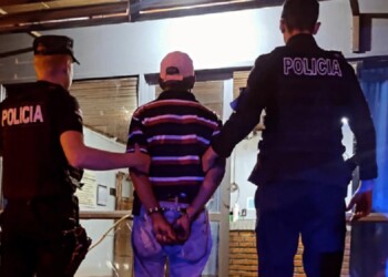 Arrestaron a un hombre que asfixió a su perro hasta provocarle la muerte