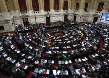 Revés para Milei: Diputados rechazó DNU que otorga gastos reservados a la SIDE