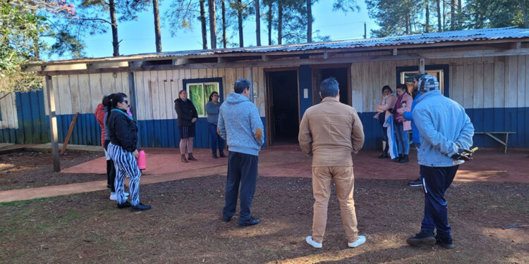 SEGUIR. Para continuar las clases repararon los cables, pero denuncian que lo hicieron de manera precaria.