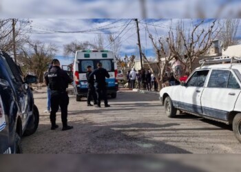 Mientras daba a luz, sus otras dos hijas morían en un feroz incendio: la trágica historia que entristece a una provincia