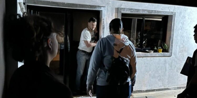 ALLANAMIENTO. El diputado Kiczka recibió a la comisión policial y judicial en su domicilio particular el martes 6.