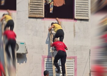 Quedó encerrada en una habitación y tuvo que ser rescatada por bomberos