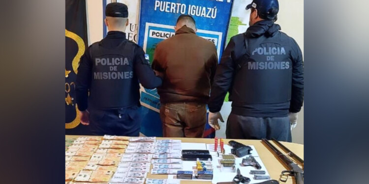 WANDA. Dinero, pistolas, escopetas, municiones y “tizas” de cocaína.
