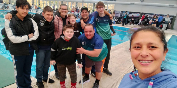 EQUIPAZO. Nadadores de Oberá, San Vicente y Jardín América dijeron presente en el debut del certamen nacional.