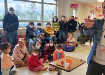 Niños disfrutaron de un show de magia en el servicio de oncología del hospital pediátrico