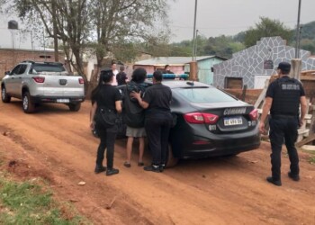 Resguardan a tres niños y detienen a dos mujeres por presunta corrupción de menores en Oberá