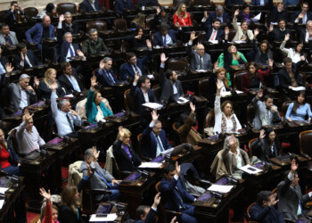 Revés para Milei: Diputados rechazó DNU que otorga gastos reservados a la SIDE