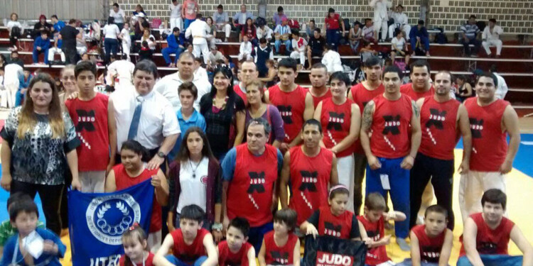 RECUERDO. Soraire, de corbata y en el ex Instituto del Deporte, en una de las tantas ediciones de la Copa Mercosur.