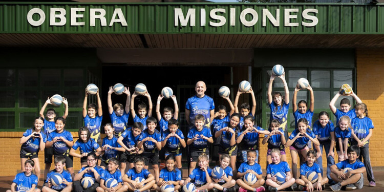 A PLENO. Los chicos y chicas entrenan toda la semana en el Ian Barney I.