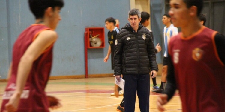 Fernando Guerrero asume su tercer ciclo junto a los juveniles locales (Foto gentileza Solo Futsal)