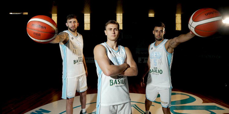 A JUGAR. El Celeste se medirá con La Unión en Leandro N. Alem y Eldorado.