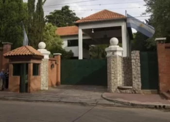 Milei recibe esta noche con una cena a los “87 héroes” que votaron en contra de la reforma jubilatoria