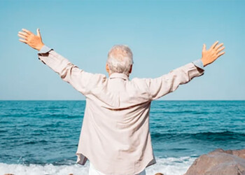 Insólito fallo en Salta: un hombre de 76 años adoptó a otro de 61