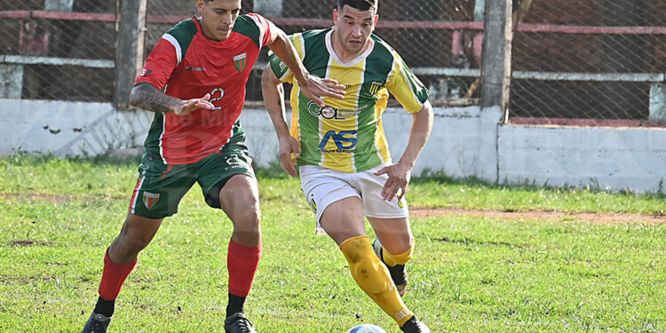 EN LA ÚLTIMA JUGADA. Brown y La Picada firmaban un empate en Villa Urquiza, pero el local lo ganó en el epílogo.