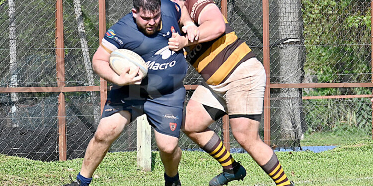 POTENCIA. El pilar Juan Vaz es uno de los referentes del pack “Azzurro”.