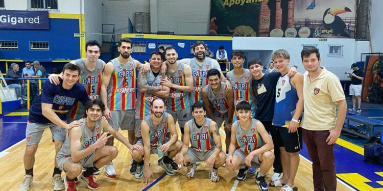 PRIMER PUNTO. El Azzurro celebró en su visita al reducto de Bartolomé Mitre. (Foto Prensa CAPRI)