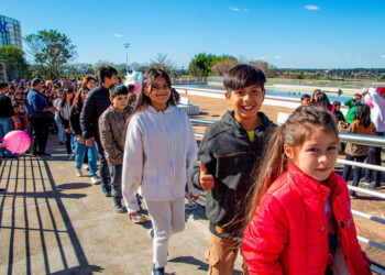 El Ministerio de Desarrollo Social cerró el Mes de las Infancias con una función de cine en el IMAX
