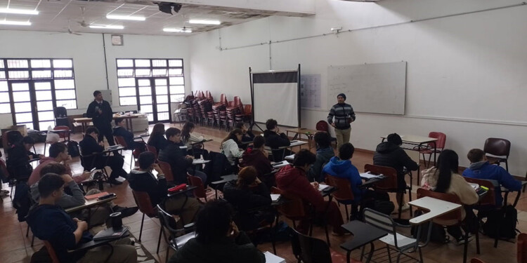 A PREPARARSE. Estudiantes participaron de clases especiales de entrenamiento para olimpiadas de matemática.