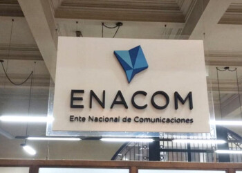 ENACOM declara ilegal a emisora en Puerto Iguazú y ordena el cese inmediato de sus operaciones