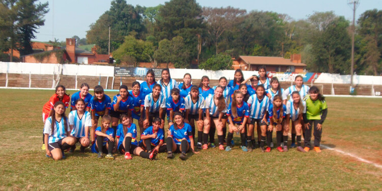 A JUGAR. Las chicas disputaron la primera fecha y van por muchas más. (Gentileza C. Reble)