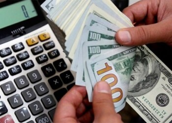 El Gobierno estudia un nuevo recargo para el dólar tarjeta cuando se elimine el Impuesto PAIS