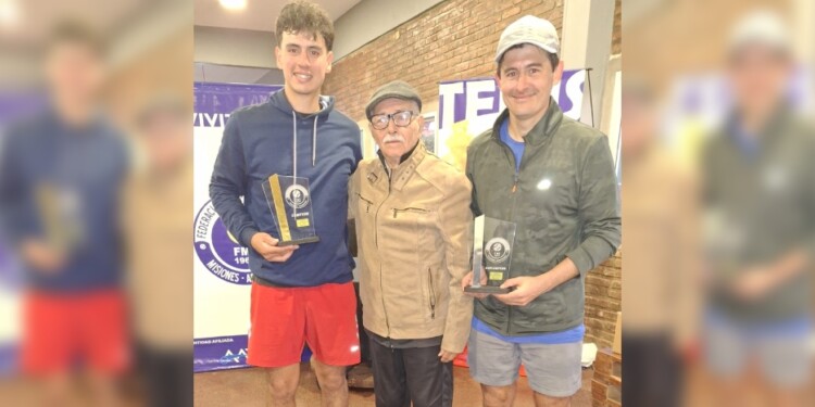 laureano
17:44
PRIMERA PLANA – PROGRAMA 126 – SEXTA TEMPORADA
BLOQUE 1
18:00 LLAMADA: Rosa Kurtz, diputada provincial UCR
TEMA: La UCR y el PRO también pidieron la expulsión de Kiczka
18:20 LLAMADA WHATSAPP:
TEMA:
MUSICA/ TANDA
BLOQUE 2
18:40 VIDEO DE WHATSAPP: Gerardo Strejevich, periodista en Bs As
TEMA: El jefe de Gabinete Francos responde cientas de preguntas en el Congreso
PIDE VIDEO:
Guillermo Francos, Jefe de Gabinete nacional
Juan Manuel Pedrini, Dip Nac UxP
BLOQUE 3
19:05 ENTREVISTA EN PISO: CP Ángel Vallejos, Pdte AMSE
TEMA: La “reconstrucción” de Aguas Misioneras para sostener el mercado
BLOQUE 4
19:45 LLAMADA: Lorena Cardozo, viceintendenta de Eldorado
TEMA: Eldorado celebra 105 años de vida institucional