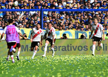 En un final con polémica, River derrotó a Boca y se quedó con el Superclásico del fútbol argentino