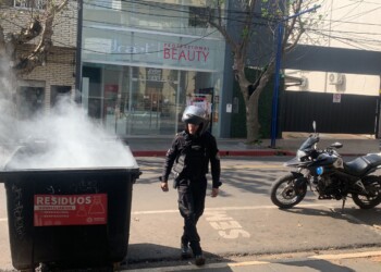 Un joven incendió un contenedor de residuos y terminó tras las rejas