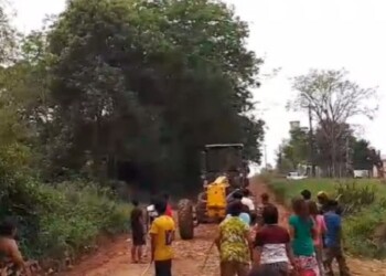 San Ignacio: máquina niveladora municipal provocó confusión en la comunidad Mbokajaty