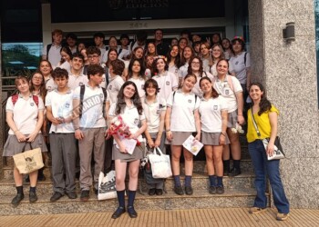 Con flores y poemas, alumnos del “Bachi” celebraron la primavera