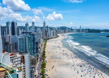 Intenso movimiento en las agencias de viajes y el destino que prevalece es Brasil