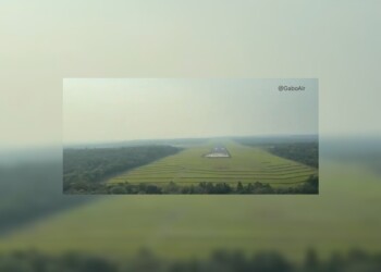 Desde la Cabina: grabó un aterrizaje en Iguazú y mostró el efecto del humo en el cielo