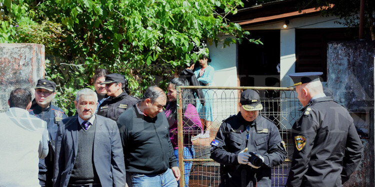 SEGUNDO ALLANAMIENTO. El jueves por la mañana el juez instructor, investigadores y peritos volvieron al lugar de los disparos.