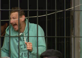 Entre risas: las primeras visitas a los Kiczka en la cárcel