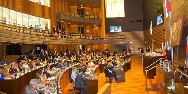 SESIÓN PLENARIA. El Parlamento del Norte Grande concluyó con el tratamiento y aprobación de los proyectos presentados por los legisladores de las diez provincias que participaron en el encuentro en la Legislatura provincial.