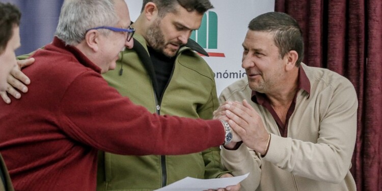 A principios de este mes, el gobernador destinó créditos productivos para el sector tealero.