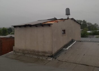 Vecinos de San Javier reclaman que aún siguen con sus casas destechadas