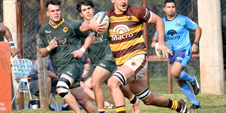 PIEZA FUNDAMENTAL DEL PACK. Augusto Prokopio es el octavo de Tacurú y uno de los forwards más destacados.