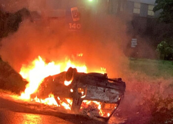 Un automóvil se incendió tras despiste y vuelco en la ruta 105