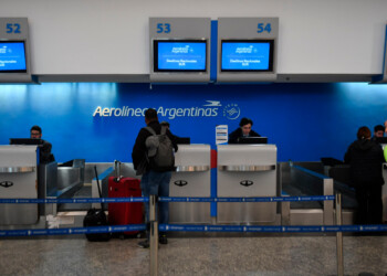 Oficializan al transporte aéreo civil y comercial como “servicio esencial”: qué cambia