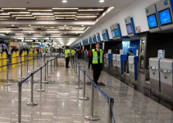 Oficializan al transporte aéreo civil y comercial como “servicio esencial”: qué cambia