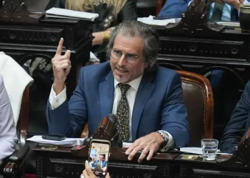Diputado libertario aseguró que en la Iglesia Católica hay “comunistas” y pidió “dejar de financiarla”